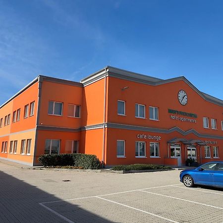 Winrooms "Hotel&Appartement" Wiener Neustadt Bagian luar foto