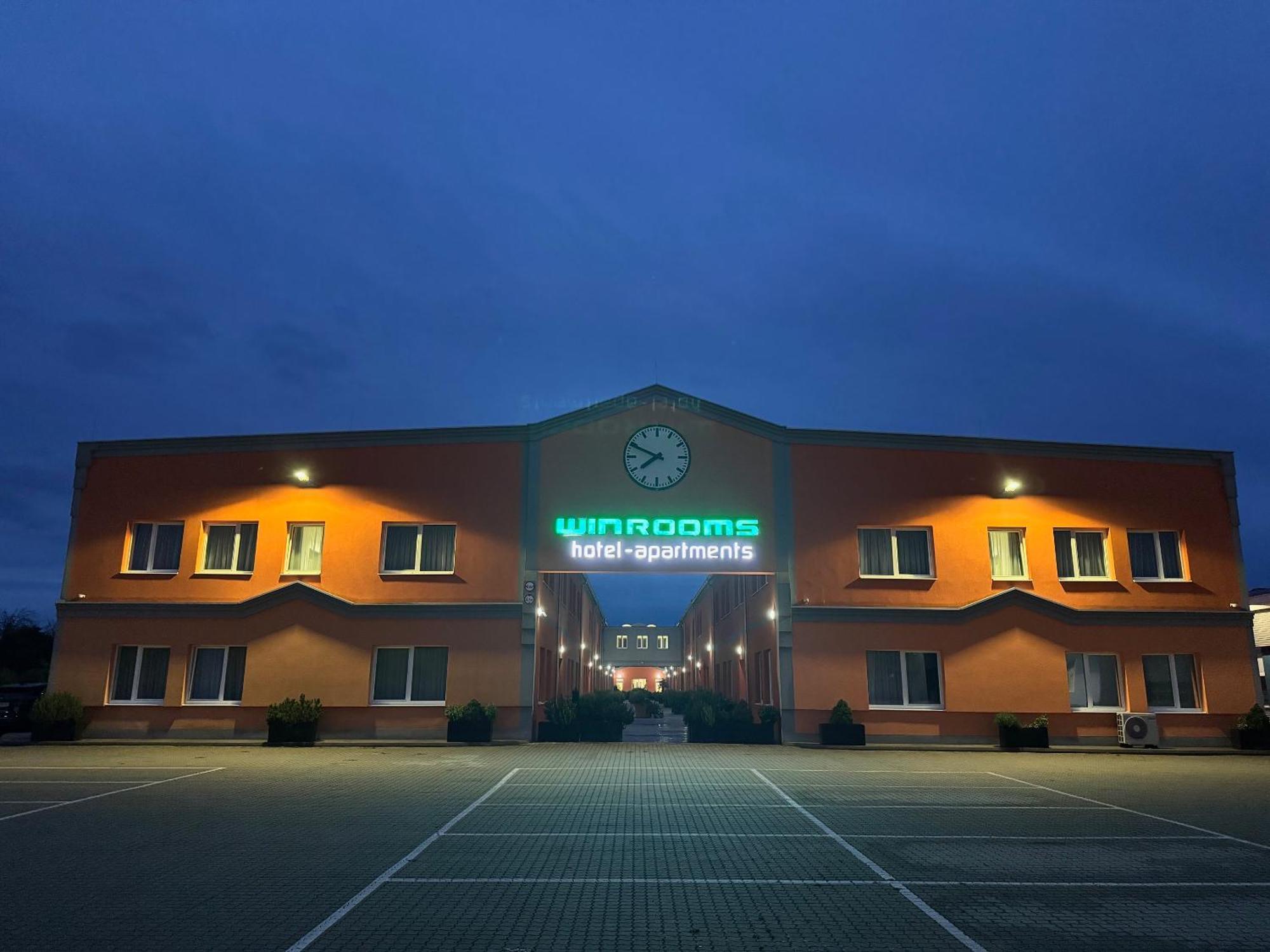 Winrooms "Hotel&Appartement" Wiener Neustadt Bagian luar foto