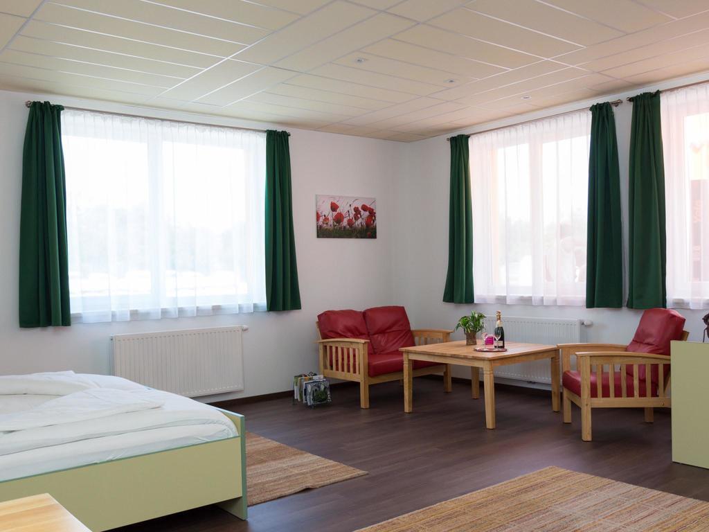 Winrooms "Hotel&Appartement" Wiener Neustadt Bagian luar foto