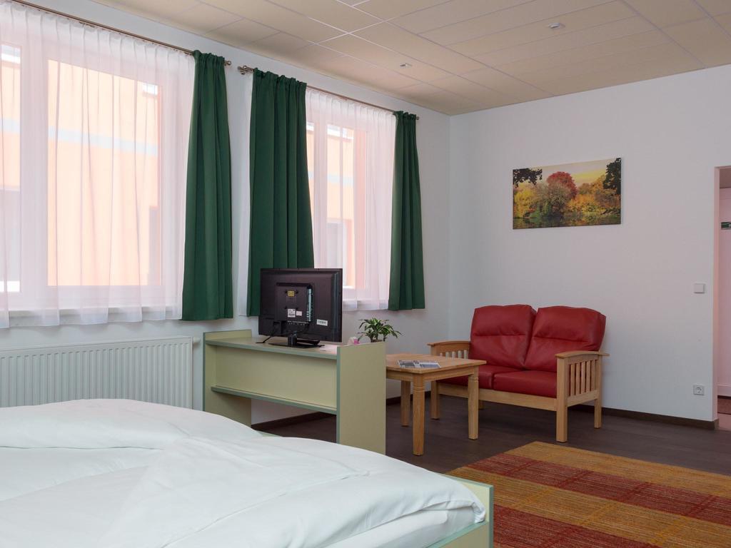 Winrooms "Hotel&Appartement" Wiener Neustadt Bagian luar foto