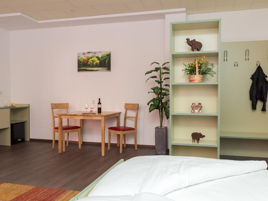 Winrooms "Hotel&Appartement" Wiener Neustadt Bagian luar foto