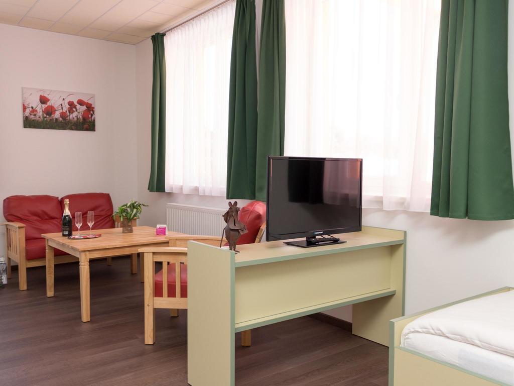 Winrooms "Hotel&Appartement" Wiener Neustadt Bagian luar foto