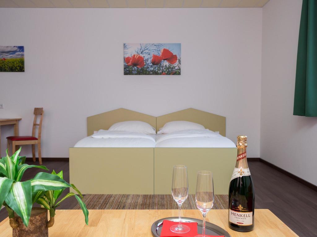 Winrooms "Hotel&Appartement" Wiener Neustadt Bagian luar foto