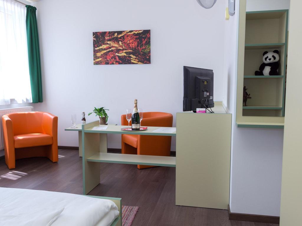 Winrooms "Hotel&Appartement" Wiener Neustadt Bagian luar foto