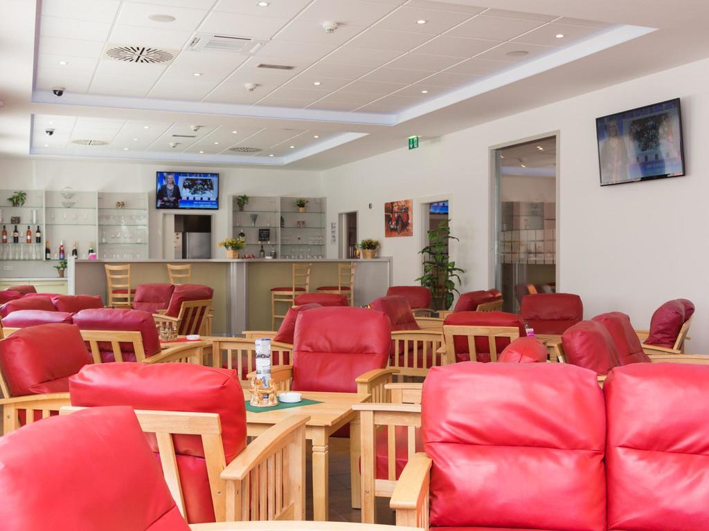 Winrooms "Hotel&Appartement" Wiener Neustadt Bagian luar foto