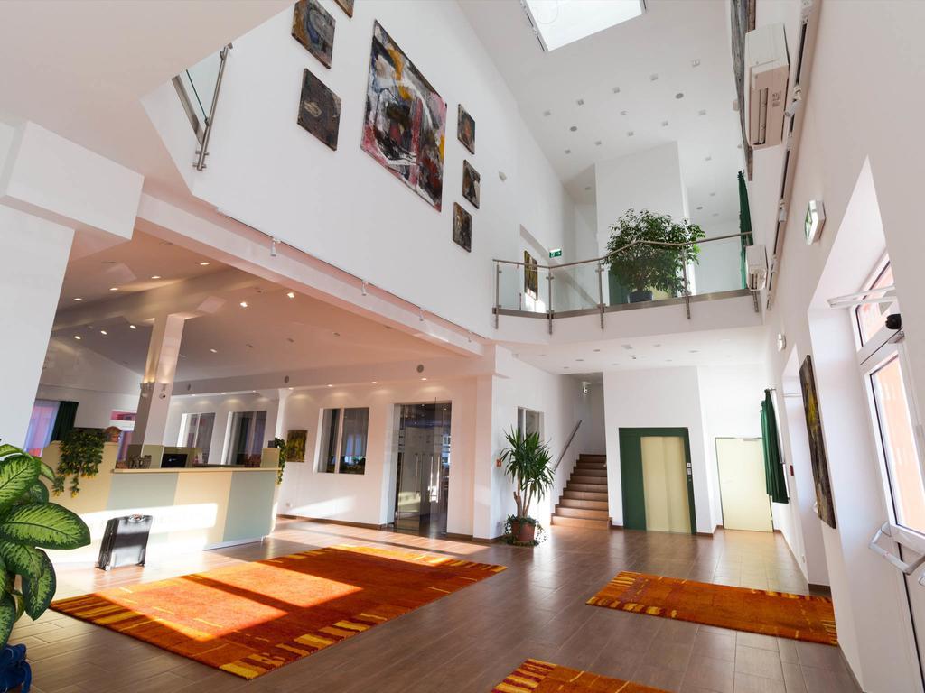 Winrooms "Hotel&Appartement" Wiener Neustadt Bagian luar foto