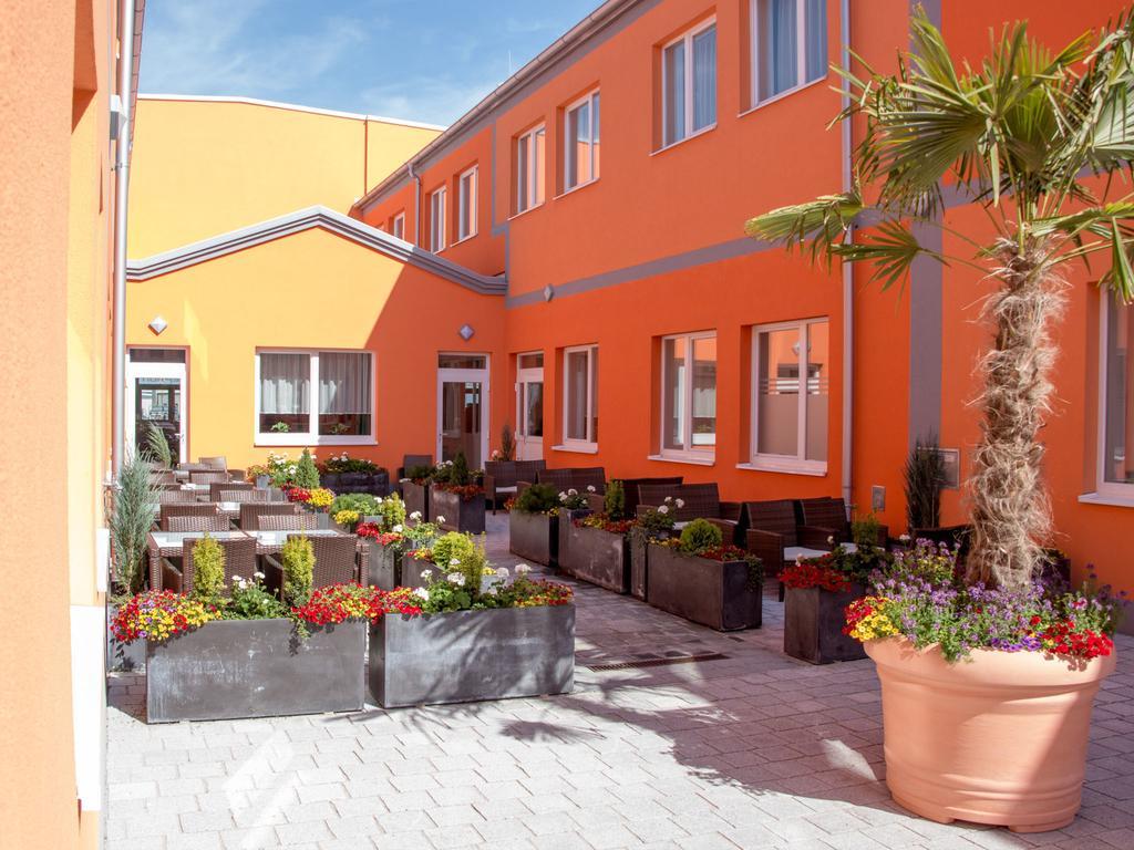 Winrooms "Hotel&Appartement" Wiener Neustadt Bagian luar foto
